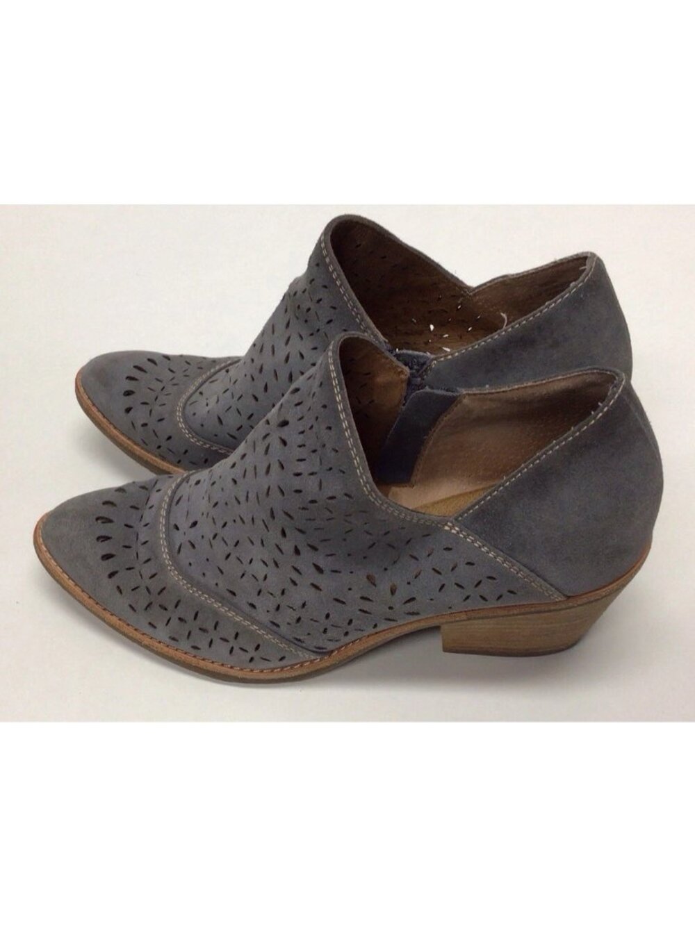 Sofft Perforated Suede Booties Amberly Gray Women’s Size 9.5 Boots